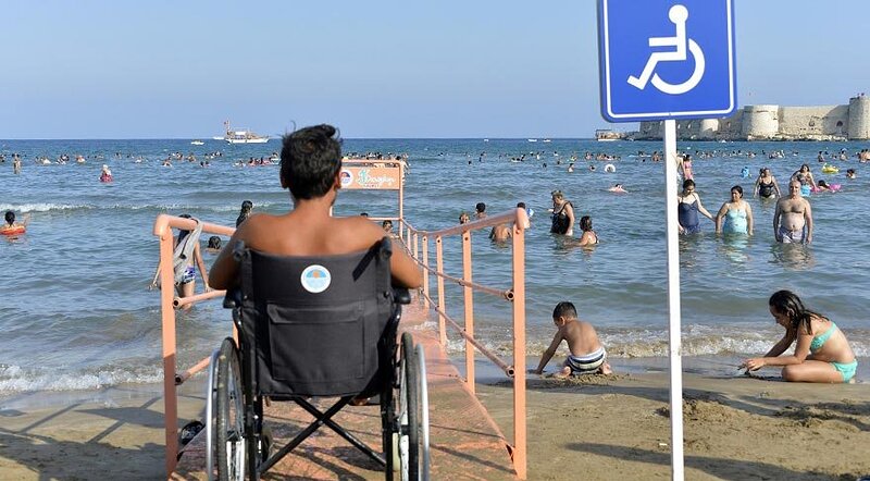 İzmir'de Engellilerin Gidebileceği Ücretsiz Halk Plajları Nerelerdir